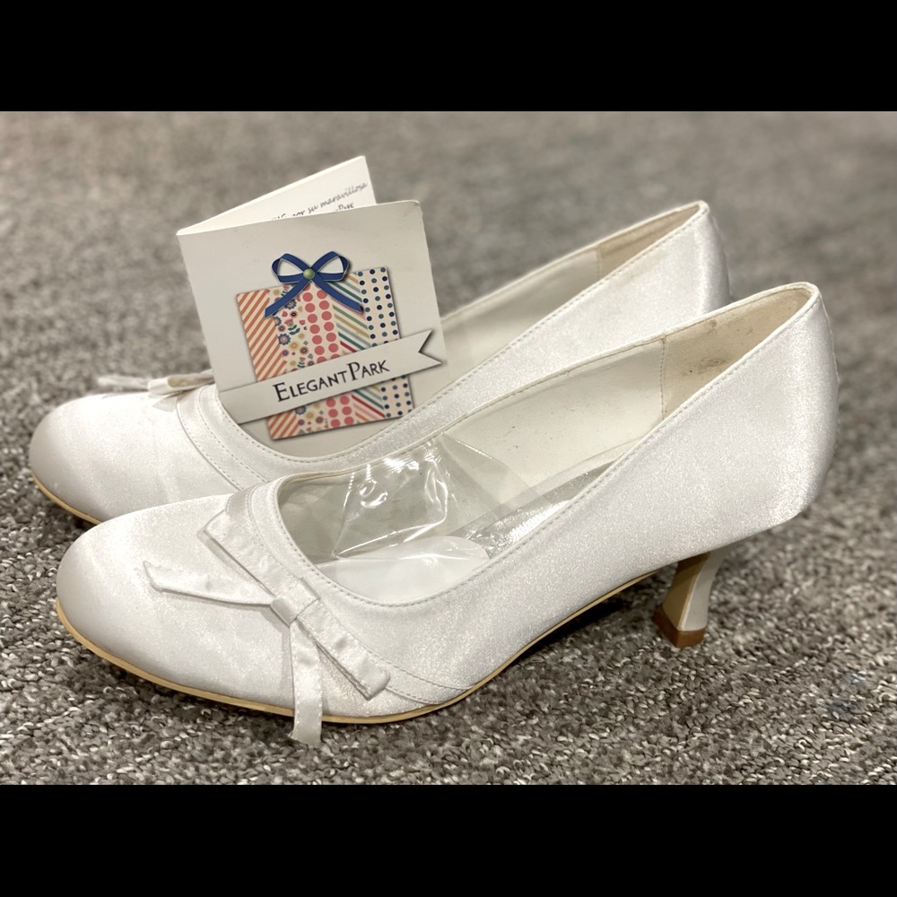White Heels 👠 brand new! Dress Shoe